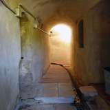 Una volta scesi ci addentriamo nella prima delle tre gallerie scavate per permettere il passaggio nei bottini